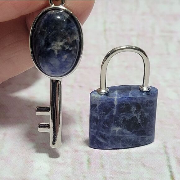 Blue Sodalite Lock and Key Pendant - Picture 5 of 16